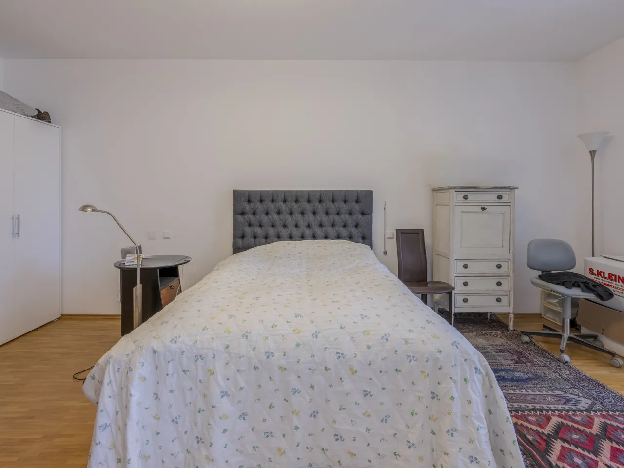 Schlafzimmer mit Außgang zum Balkon