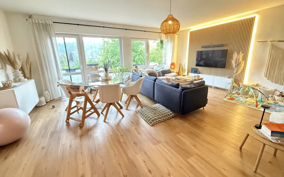 Stilvolle, helle Wohnung mit Balkon und Kamin in Koblenz-Güls. Sofort bezugsfrei!