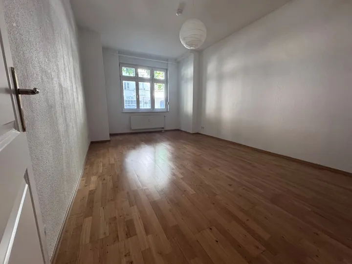 2-Zimmer Apartment im schönen Altbau!