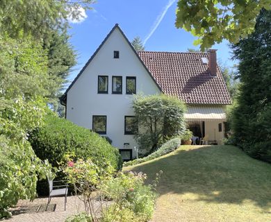 Freistehendes Einfamilienhaus auf herrlichem Grundstück.