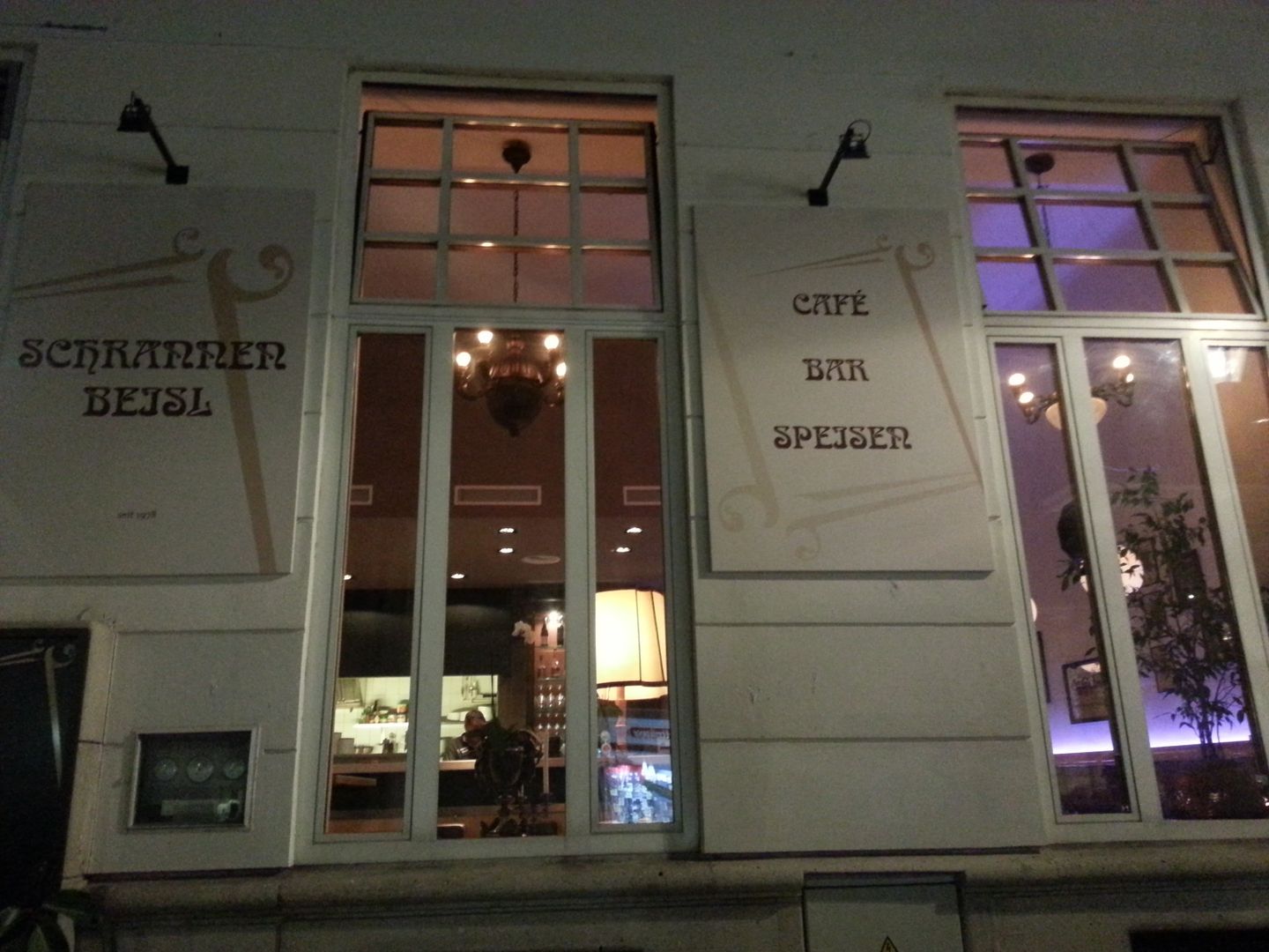 DAS SCHRANNENBEISL! Besteingeführtes Innenstadtlokal in der Mödlinger Fußgängerzone/ Altstadt!