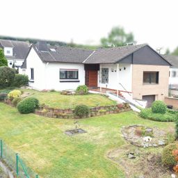 Charmanter Winkelbungalow in Straß wartet auf Sie!