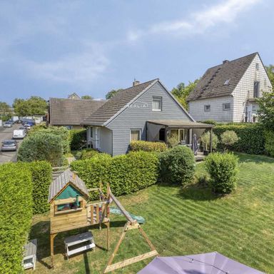 Freistehendes Einfamilienhaus mit Garage und sonnigem Garten in Ratingen-Ost