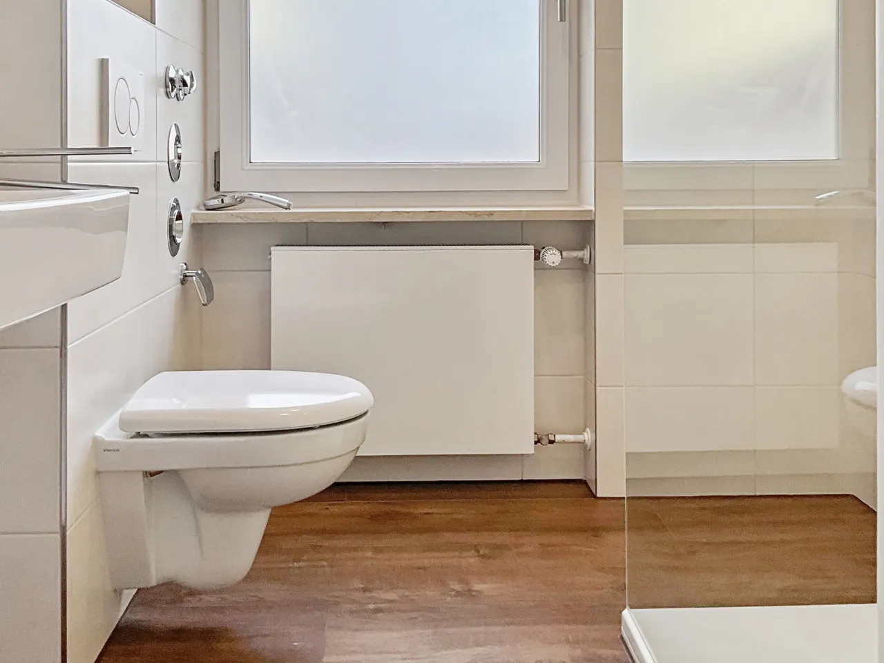 Badezimmer mit Dusche