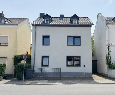 Solides Zweifamilienhaus mit Garten in zentraler Lage bei Limburg!