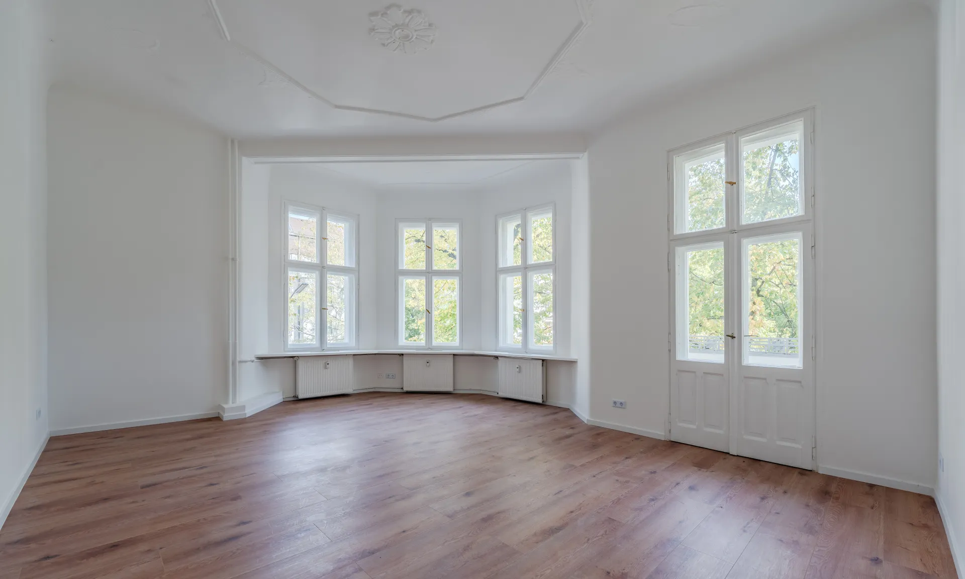 Familienfreundliche 5-Zimmer-Altbauwohnung mit Balkon am Wröhmännerpark
