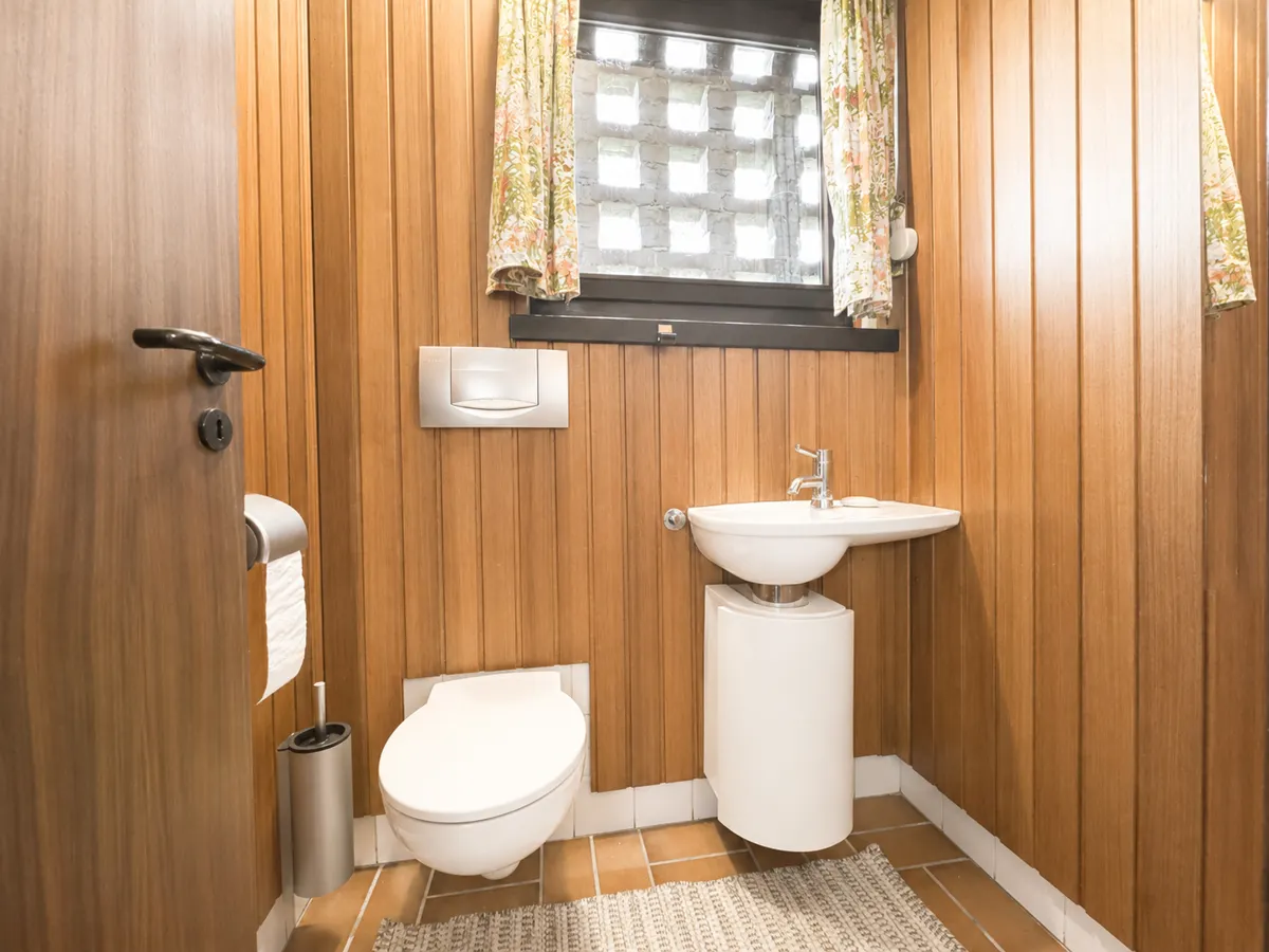Gäste-WC mit erneuerter Keramik