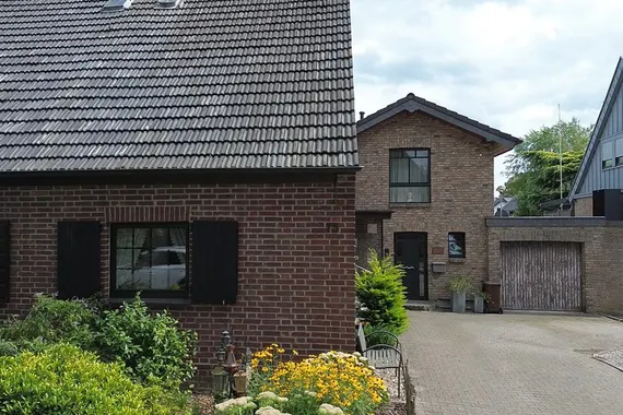 Zwei Wohnhäuser, ein Grundstück für Familie, Generationen oder Vermietung in Grefrath-Vinkrath