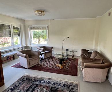 Wohnen im Grünen – Gepflegtes Einfamilienhaus mit Garage und großem Garten - Photo 1