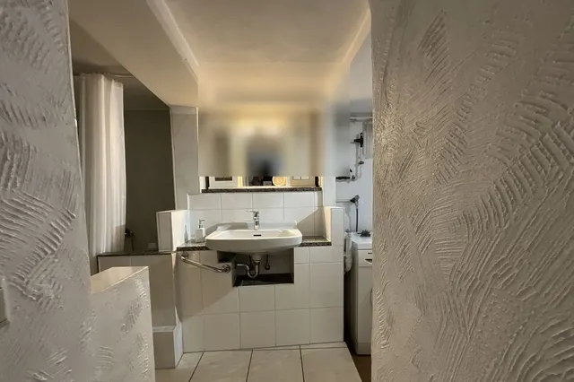 10_Badezimmer_mit_Waschtisch
