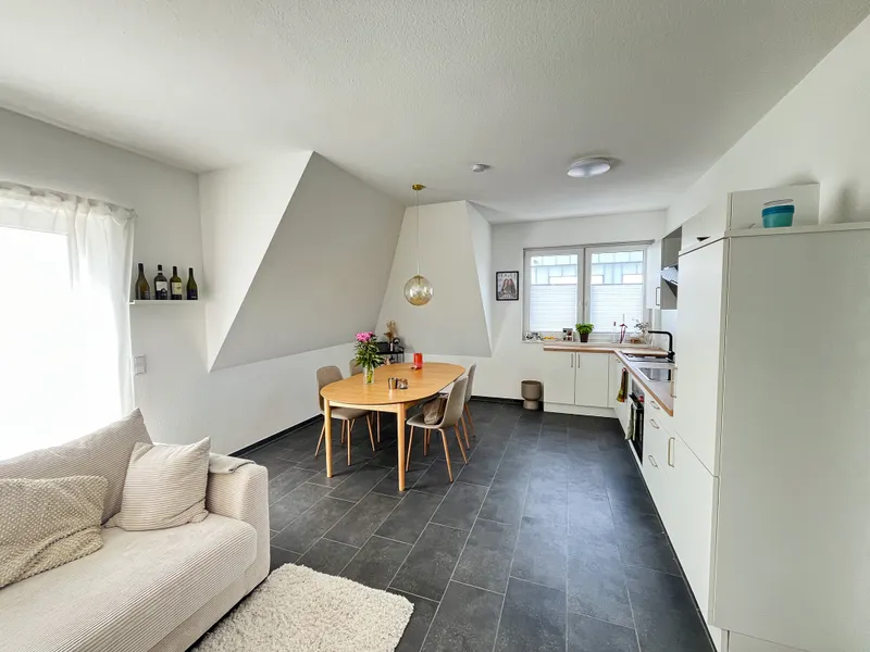 Moderne & ansprechende Dachgeschosswohnung zur Miete in Ibbenbüren! - Photo 2
