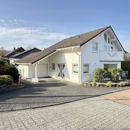 Familienfreundliches Einfamilienhaus in ruhiger Wohnlage mit schön angelegten Garten!