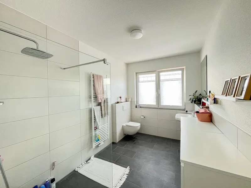 Moderne & ansprechende Dachgeschosswohnung zur Miete in Ibbenbüren! - Photo 3