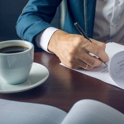 Aufhebungsvertrag richtig gestalten: So sichern Sie Ihr Arbeitslosengeld