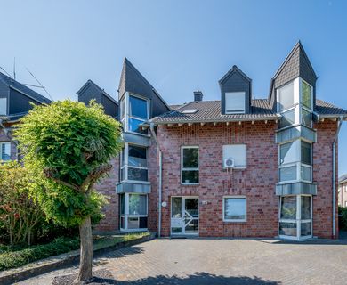 Helle Dachgeschosswohnung mit Wohlfühlfaktor – 3 Zimmer & Balkon in ruhiger Lage