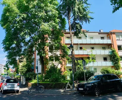 Stilvolle 2-Zimmer-Wohnung mit 2 Balkonen und Doppelstellplatz in Bestlage von Düsseldorf-Oberkassel