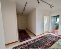 Flur mit Einsicht auf Bad und Zimmer - Weitwinkel