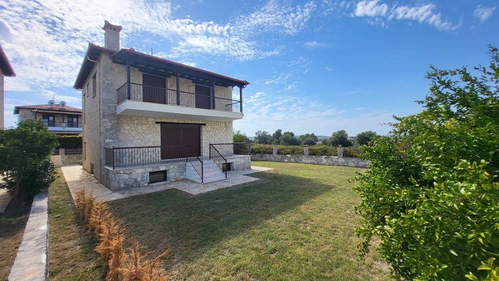 Großzügiges, renoviertes Einfamilienhaus in gepflegter Anlage nur 300 m vom Meer entfernt!