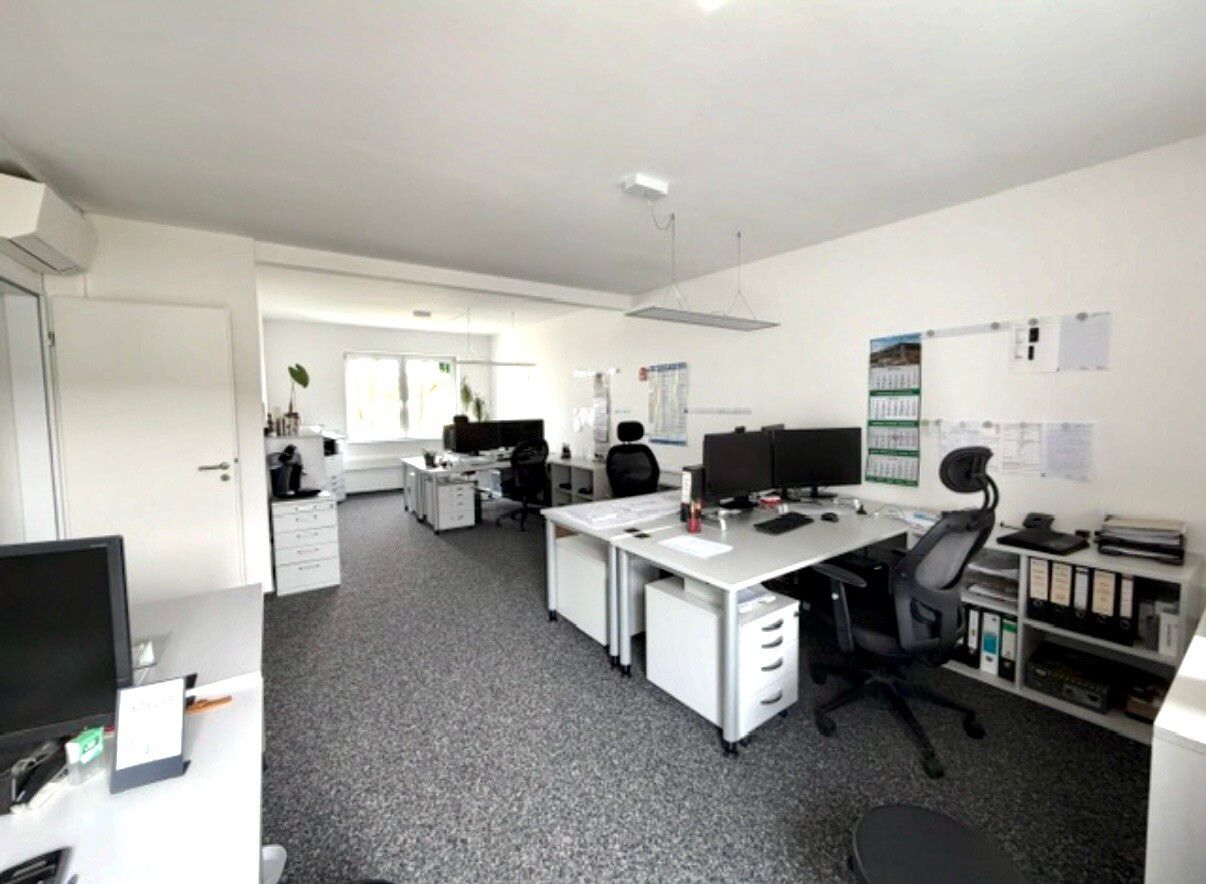 Großes Büro
