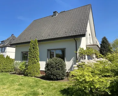 Familien willkommen! Schöner Garten wartet auf Trampolin, Schaukel & Co!