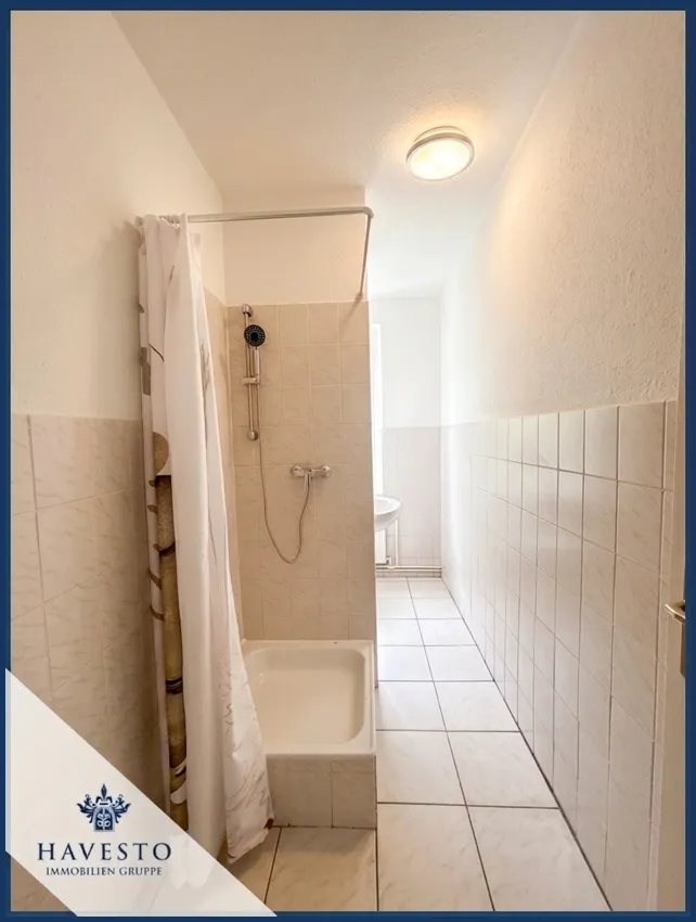 Frisch renovierte 2-Zimmer-Wohnung mit hellem Eichenboden & großzügiger Einbauküche - Photo 3