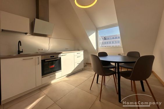 Helle und modern eingerichtete 2ZKB Wohnung zentrumsnah