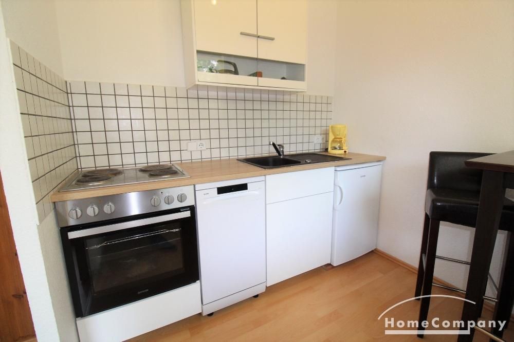 Einbauk&uuml;che mit Herd, K&uuml;hlschrank mit Gefrierfach, Geschirrsp&uuml;ler