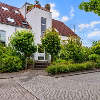 Außergewöhnliche 3 Zi.- Maisonette-Wohnung in beliebter Lage