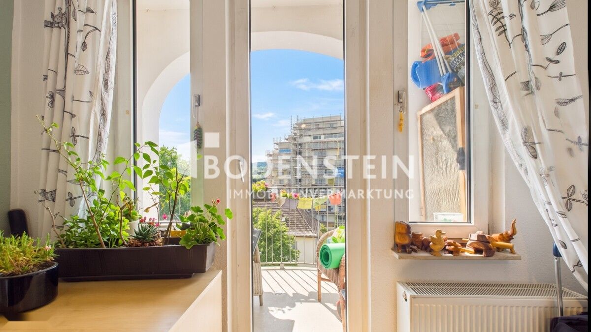 Büro Ausgang zum vorderen Balkon