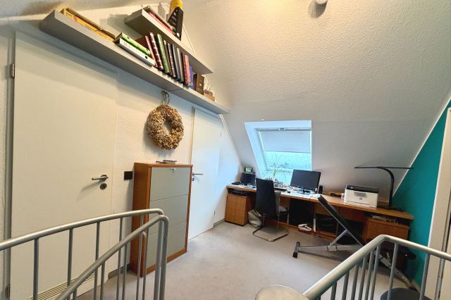 Büro auf der Galerie + Abstellraum 