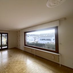 Freistehendes Einfamilienhaus in ruhiger Wohnlage mit Garten und Doppelgarage