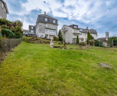 Kapitalanlage oder Mehrgenerationenhaus: Dreifamilienhaus mit Garten in Radevormwald-Keilbeck