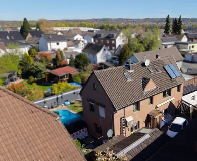 Charmantes Einfamilienhaus mit Innenhof & Carport in zentraler Lage von Sankt Augustin
