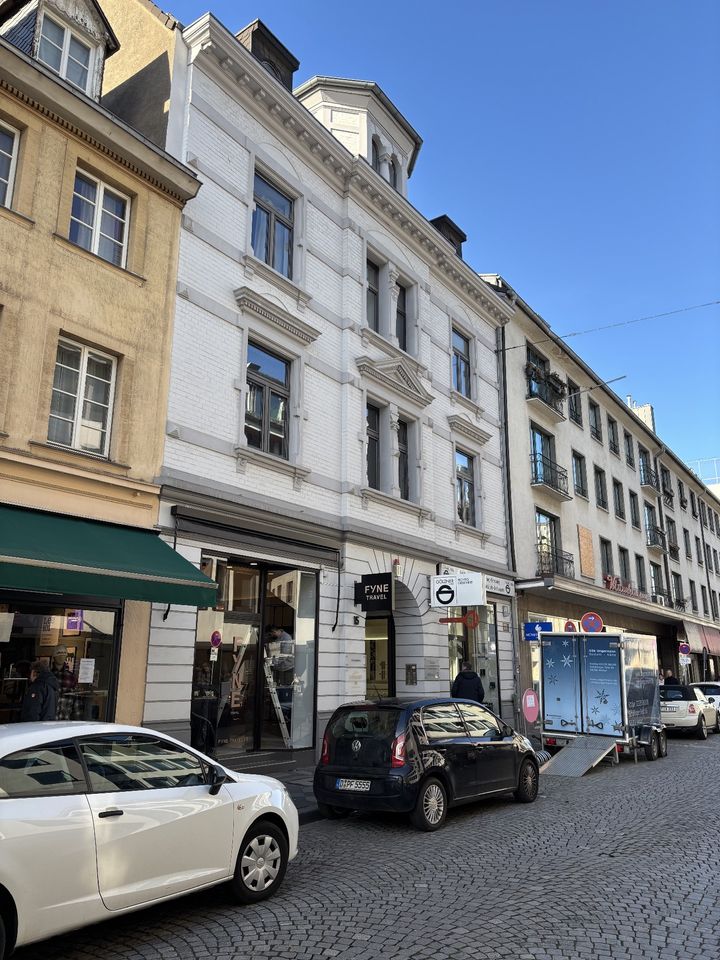 Eingang und Schaufenster