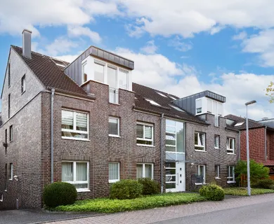 Schlebusch: Elegante 2-Zimmer-Wohnung mit XXL-Balkon im 1. OG in ruhiger, grüner Sackgassenlage