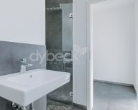 Modernes Duschbad im Erdgeschoss