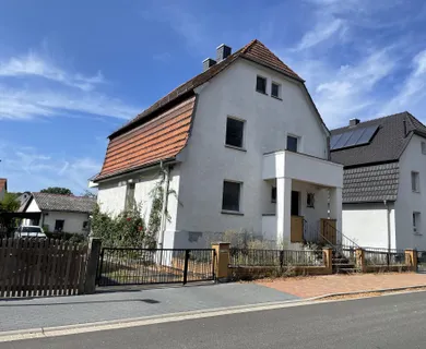 NEU in Fritzlar! Einfamilienhaus ideal für Kanzlei, Büroräume
Praxis, Kapitalanlage!