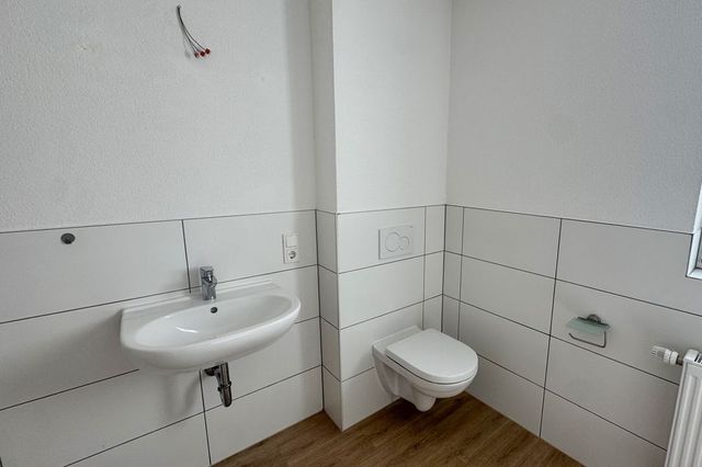 Tageslichtbad mit Dusche EG Wohnhaus Nr. 11
