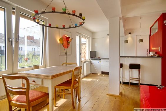 Appealing, furnished, two-bedroom maisonette, five minutes’ walk from Düsseldorf main rail station