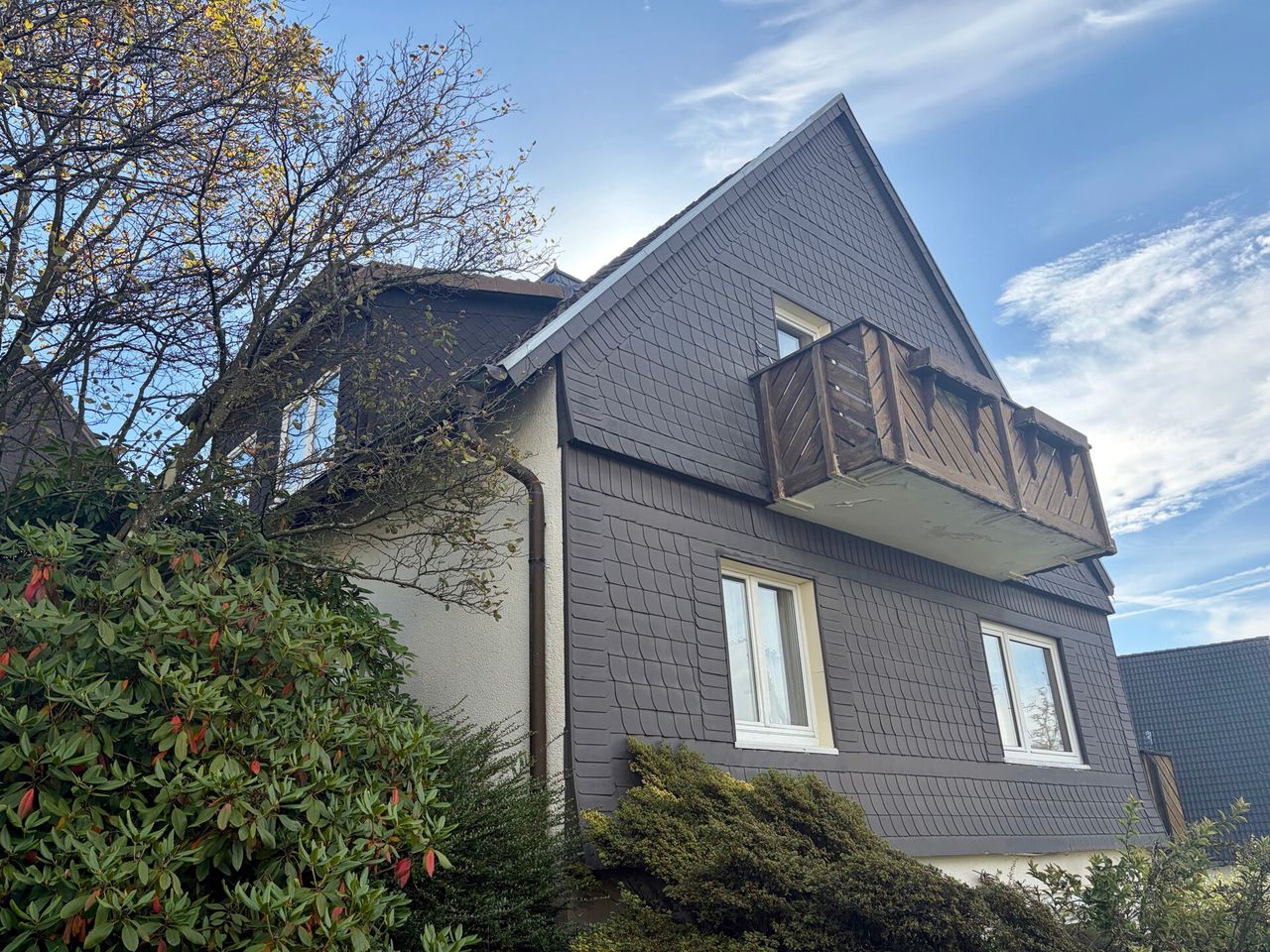 Charmantes Haus für die kleine Familie mit Garten und Doppelcarport!
