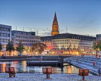 Die Landeshauptstadt Kiel ist nicht weit entfernt