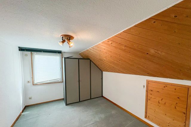 Schlafzimmer DG Links