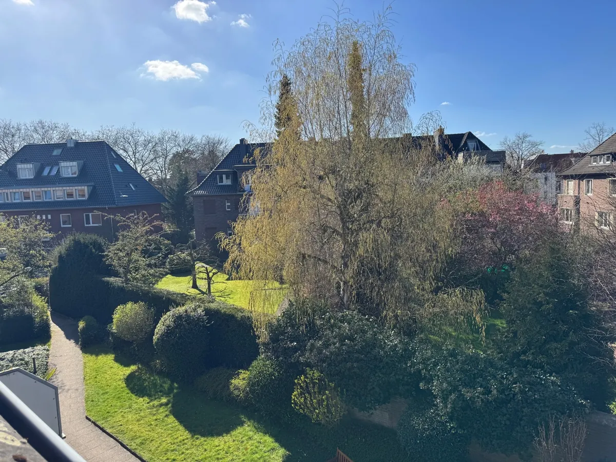 mit Blick in die Nachbargärten