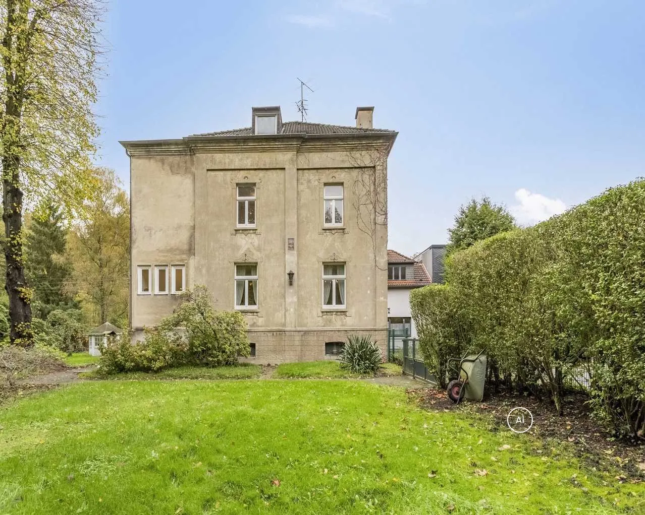 Essen-Kettwig/Heiligenhaus: Bezugsfreies Dreifamilienhaus mit Büro und Ausbaureserve