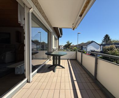Moers: Stilvolle, teilweise möblierte 3-Zimmer-Wohnung im gepflegten Haus mit Tiefgaragenstellplatz - Foto 1
