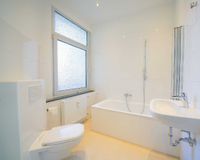 Tageslichtbad mit Duschwanne