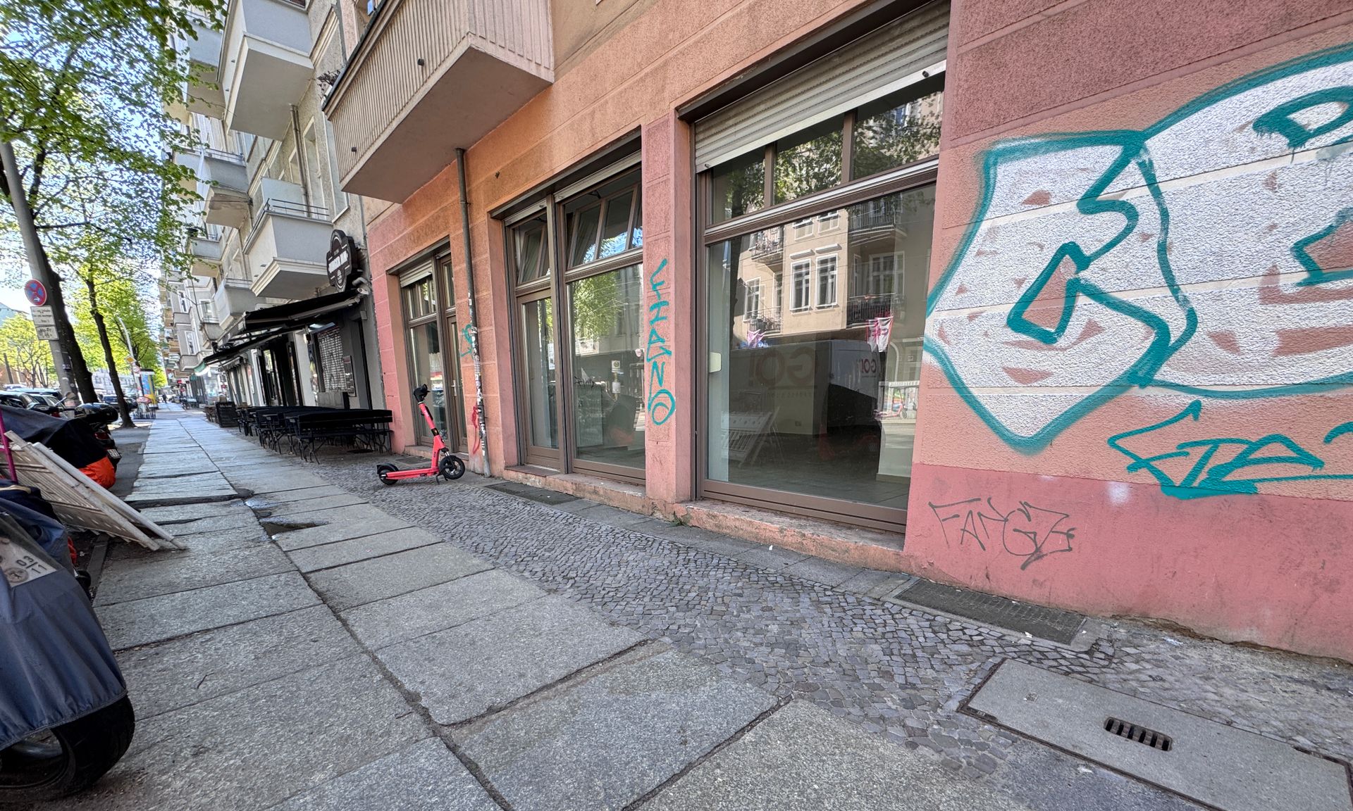 Ladengeschäft mitten auf der belebten Boxhagener Straße!