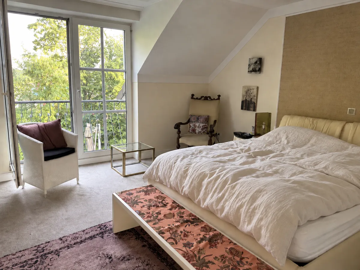 Das Elternschlafzimmer mit Gartenblick
