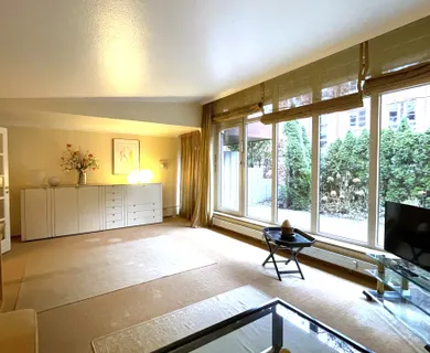 *VERKAUFT* Perfekte Lage direkt am AEZ, sehr großzügige Wohnung inkl. TG-Stellplatz