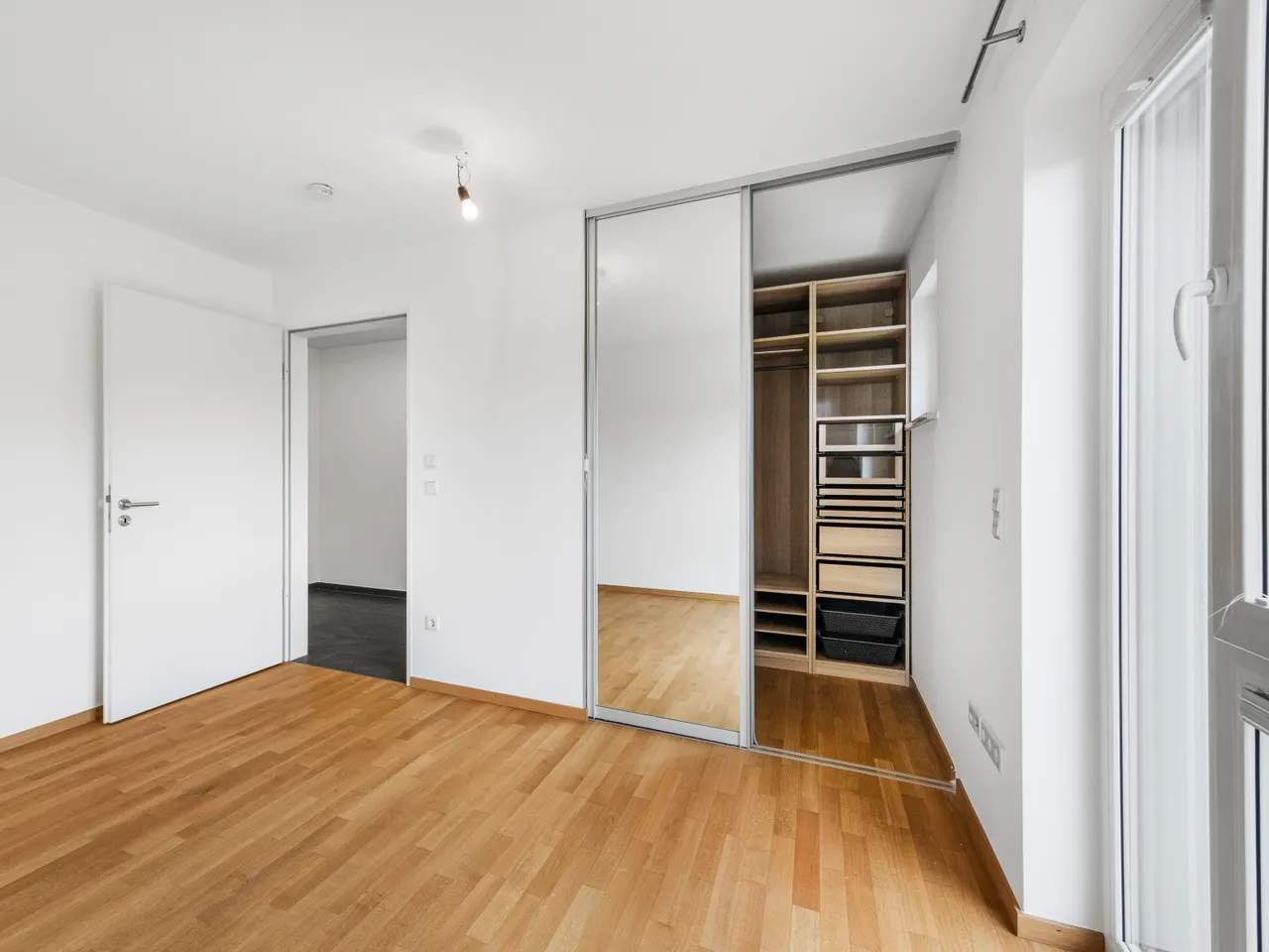 Schlafzimmer mit Ankleide